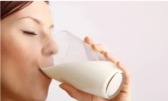 每天晚上睡觉前喝牛奶对身体好吗