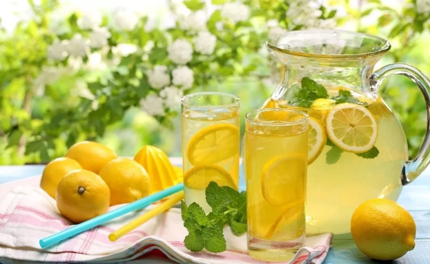 女人天天喝柠檬水对身体好吗