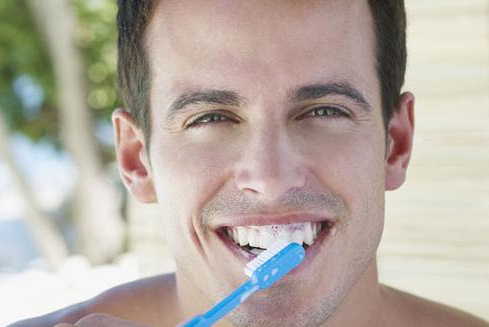 不爱刷牙的男人容易阳痿是真的吗